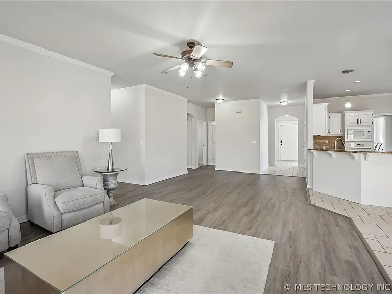 4308 W Broadway Ave N — Photo 9