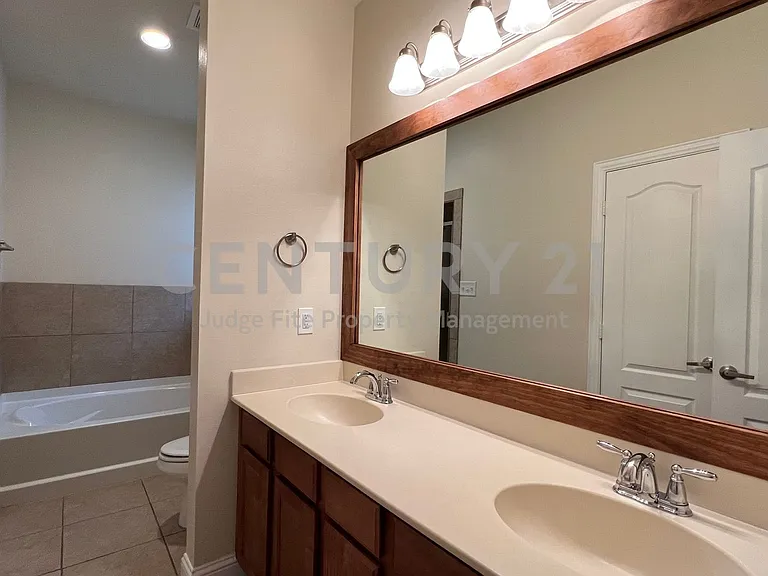 517 Highpark Ct — Photo 9