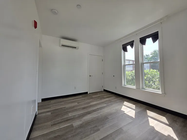 415 Olo St 1stflr 1b/1b Renovated Churchparish! Petsok Laundry! Prkg! — Photo 5