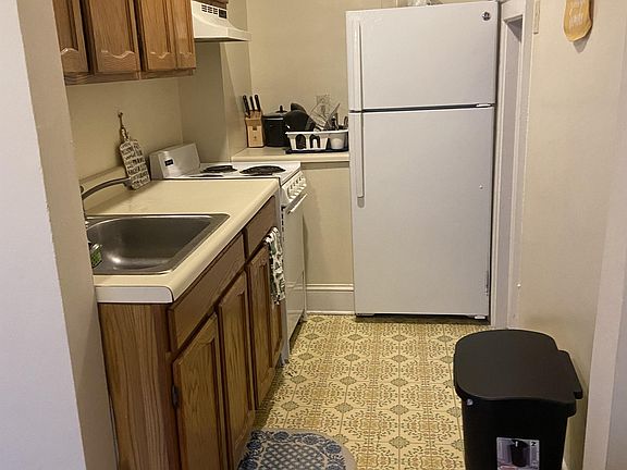 4th image of 1823 E 5th St