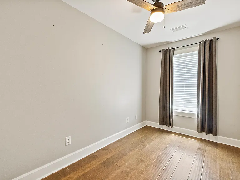 6121 Red Bud Ln — Photo 27