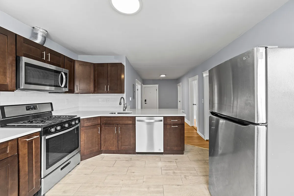 Building Photo - 516 Washington St #3