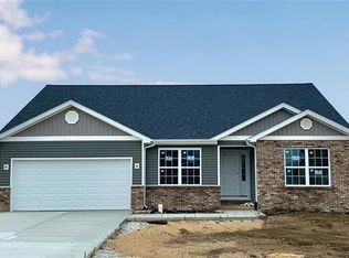 147 Reagan Dr, Troy, IL 62294
