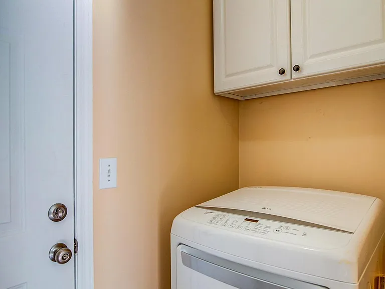 135 Dorothy Dr — Photo 16