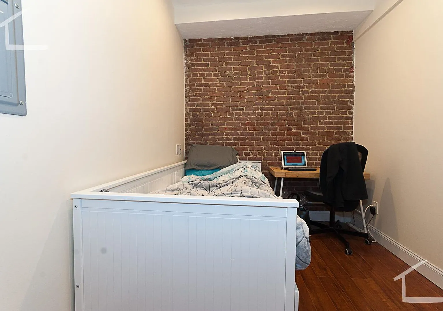 Huge 2 bed condo located near the Green Line and Boston University! — Photo 4