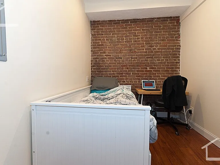 1207 Beacon St #3 — Photo 4