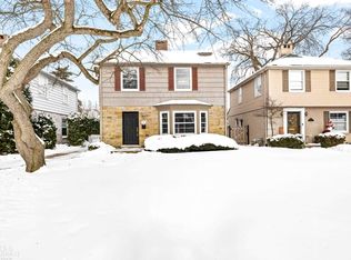 25 Village Ln, Grosse Pointe, MI 48230