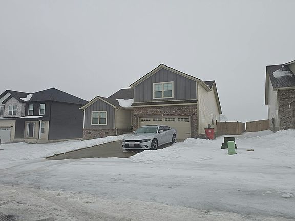 2nd image of 813 Macon Ln