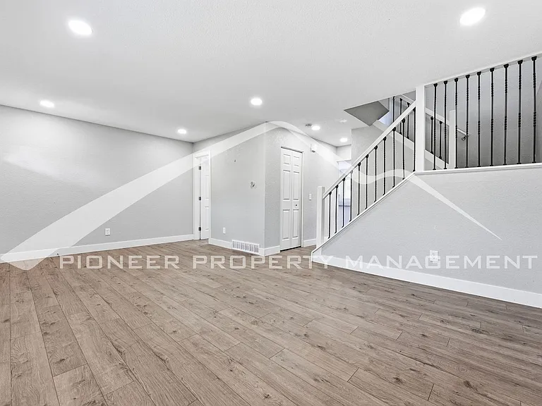 1827 Quail St #10 — Photo 5
