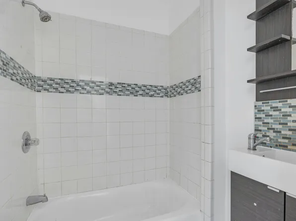 372-74 Summit Avenue image 16 of 46