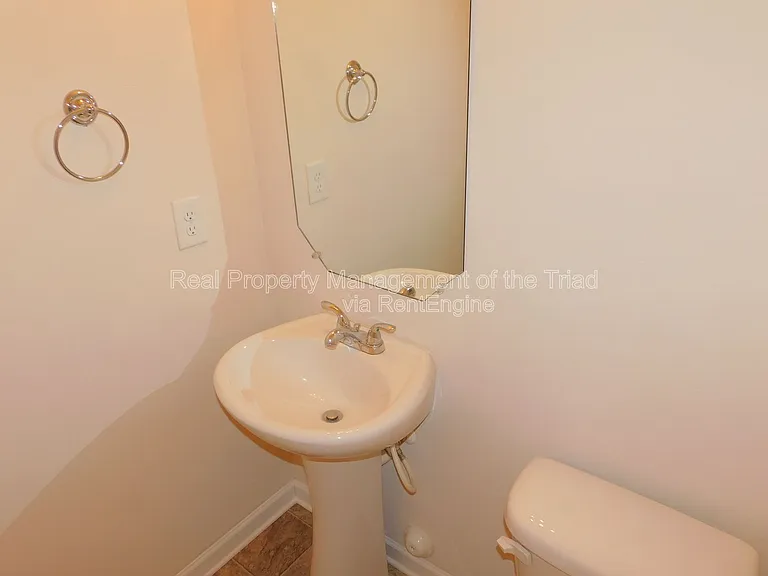 415 Hidden Brook Ln — Photo 8