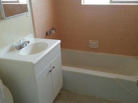 5th image of 555 W Acacia Ave