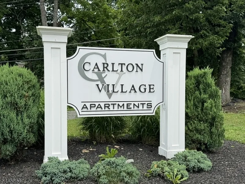 2 bed, 1.0 bath, 1040 sqft, $2,100 — Photo 4