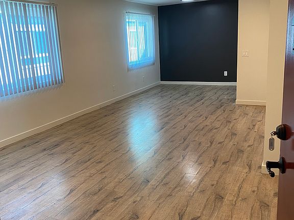 5th image of 14153 Victory Blvd #201