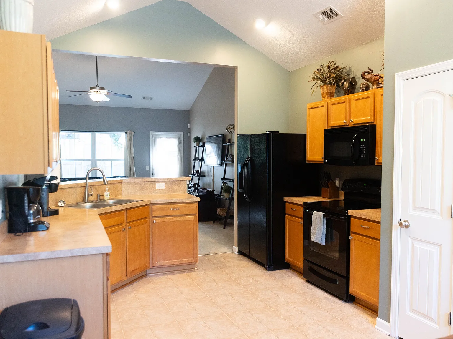 146 Fontenot Dr — Photo 2