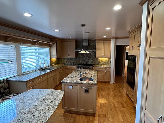 4th image of 10842 Wilkinson Ave