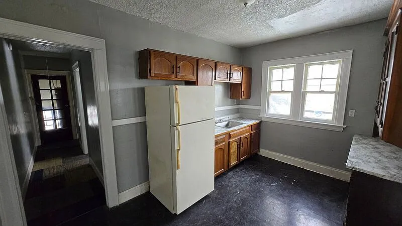 2 bed, 1.0 bath, $950 — Photo 3