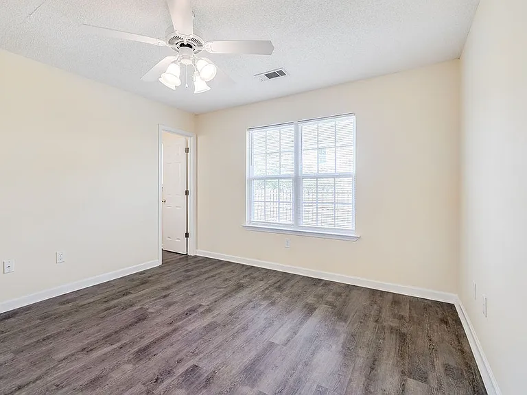 106 Mustang Dr — Photo 13