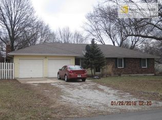 19605 Newton Ave, Stilwell, KS 66085