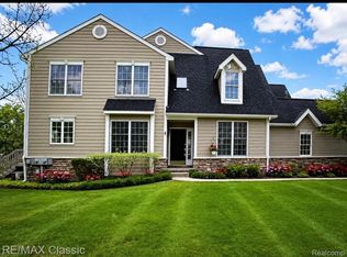 26426 Island Lake Dr #24, Novi, MI 48374