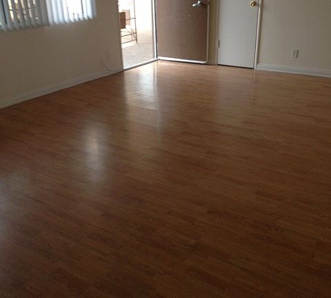 2nd image of 13115 Oxnard St APT 21