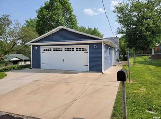 464 W Vine St, Canton, IL 61520