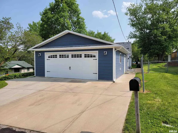 464 W Vine St, Canton, IL 61520