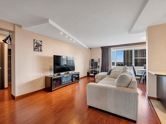 2nd image of 2940 W 5th St APT 7G