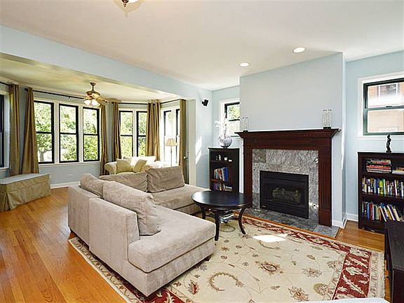 4th image of 1325 W Greenleaf Ave #1E