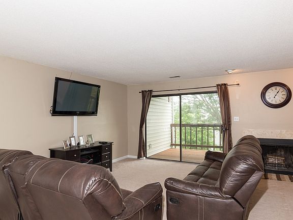 3rd image of 8140 Shorewalk Dr #D