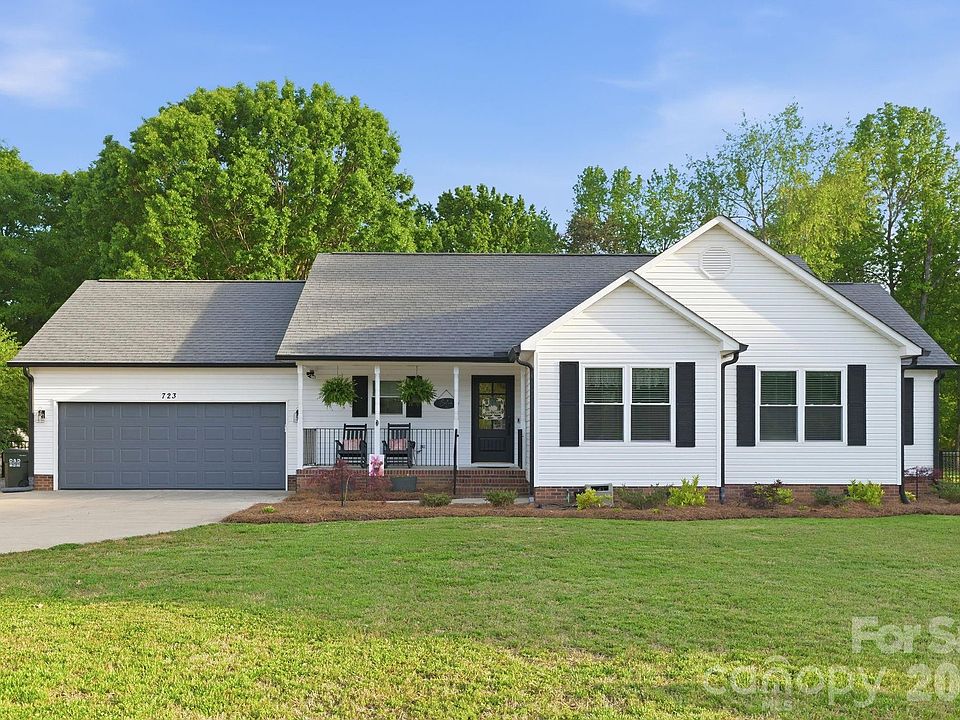 1st image of 723 Pine Haven Cir