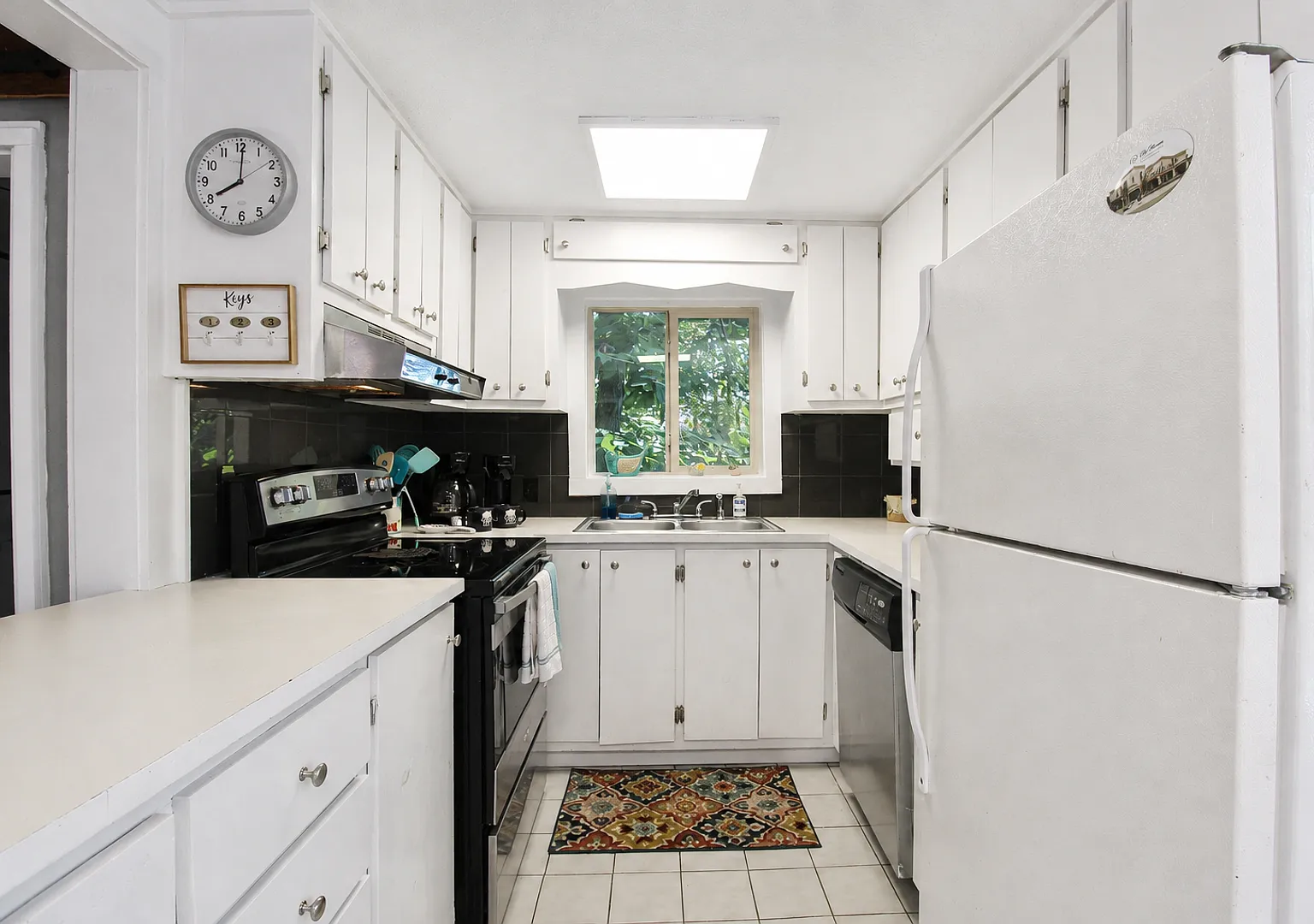 Secluded Fully Furnished 3-Bedroom Cabin with Center Hill Lake Views — Photo 4