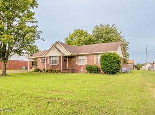 78 Hedgewood Dr, Lexington, TN 38351