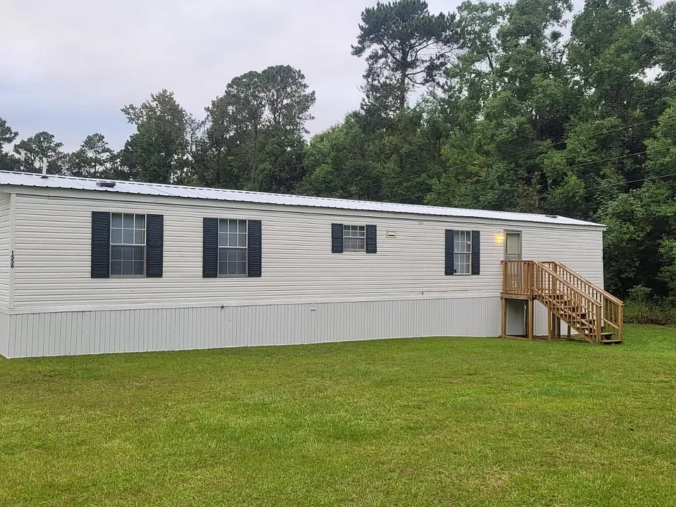 1556 N US Highway 52
