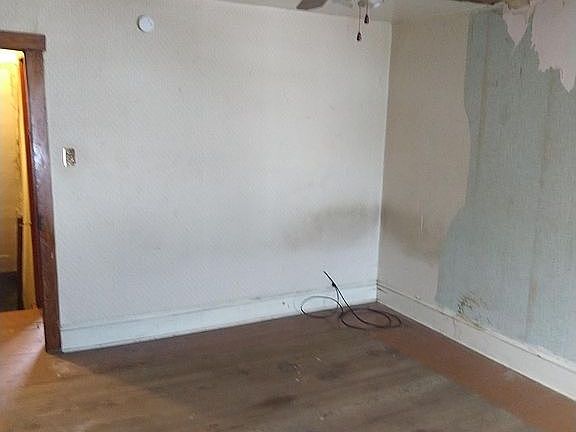 3rd image of 125 East Ave