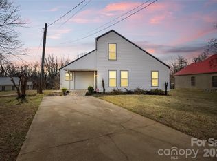 608 1/2 W Concord St, Morganton, NC 28655