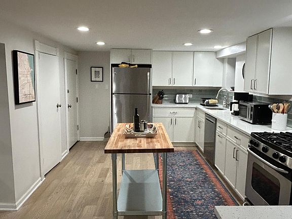 5th image of 2227 N Bissell St APT G