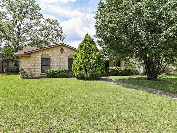 3rd image of 10334 Castlerock Dr