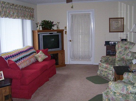 5th image of 35 Beach Dr