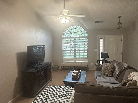 3rd image of 213 Shannon Ct