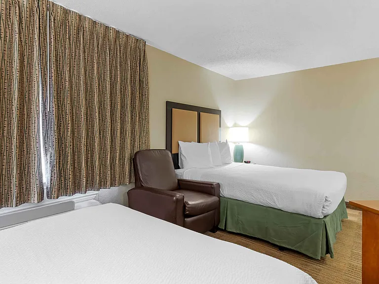 Deluxe Studio - 2 Queen Beds