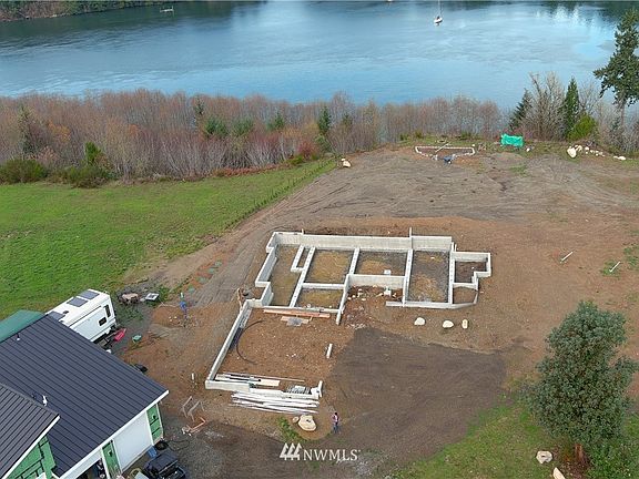 3rd image of 240 SE Valhalla Ln