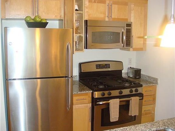 4th image of 516 W 47th St APT S3f
