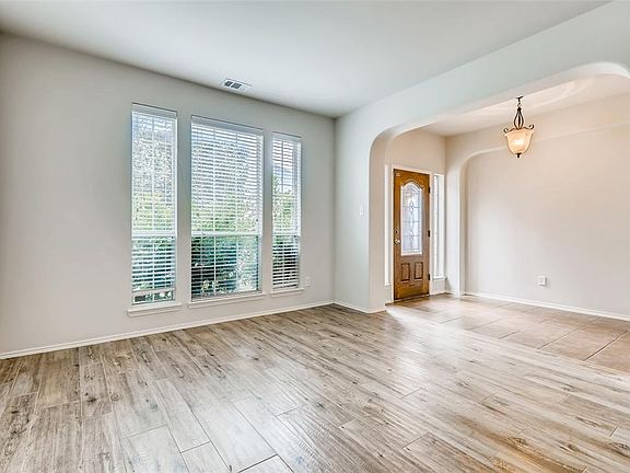 4th image of 9829 Voss Ave