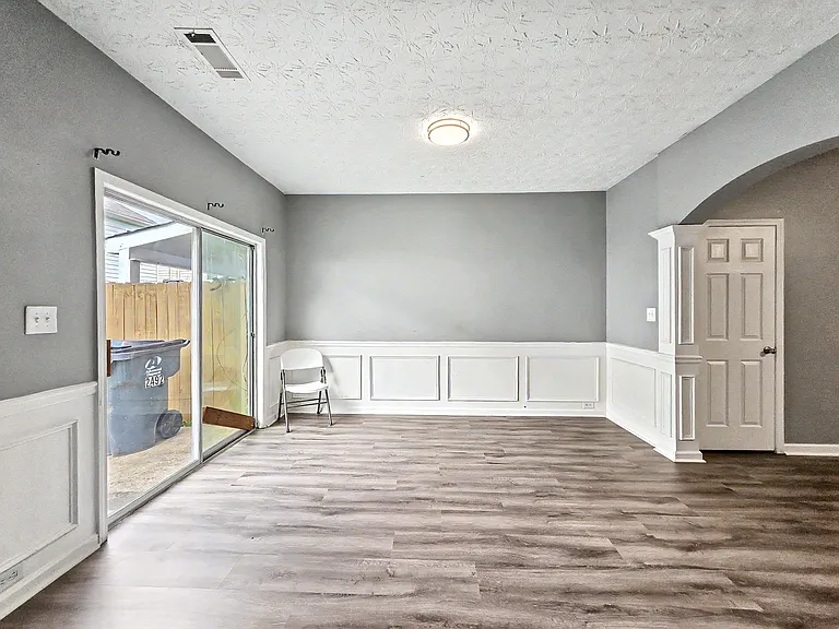 2492 Emma Way — Photo 7