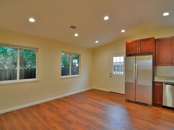 5th image of 1431 Glenn St
