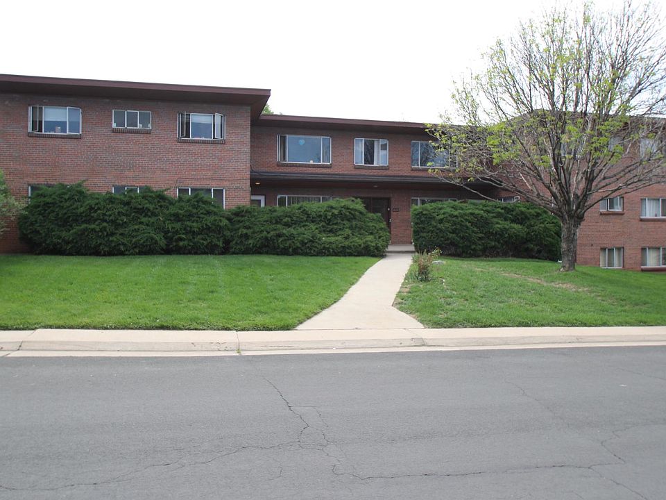 1st image of 831 Glencoe St
