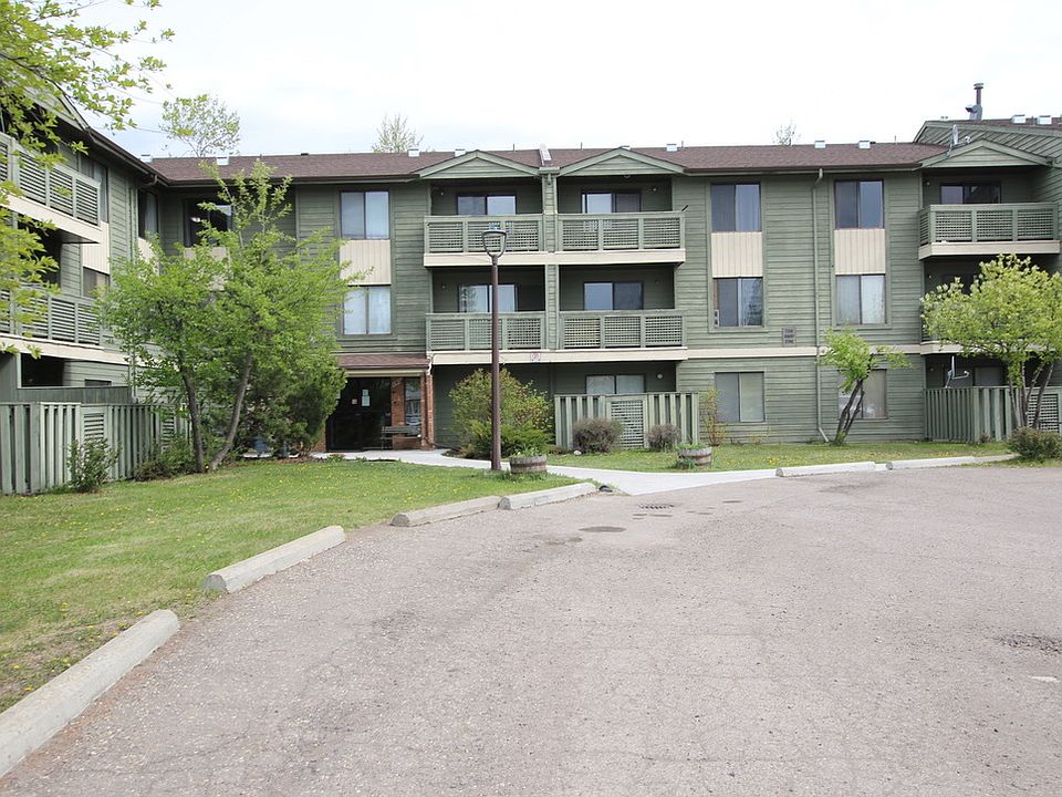 1st image of 185 Chamberlain Cres #302