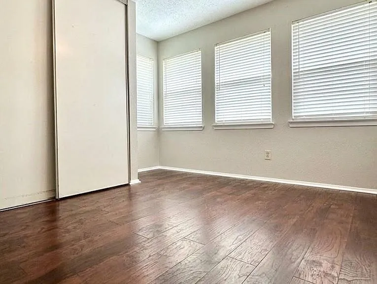 9302 Golden Sunshine Dr — Photo 10