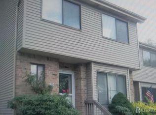 20 Wood Acres Dr, North Brunswick, NJ 08902